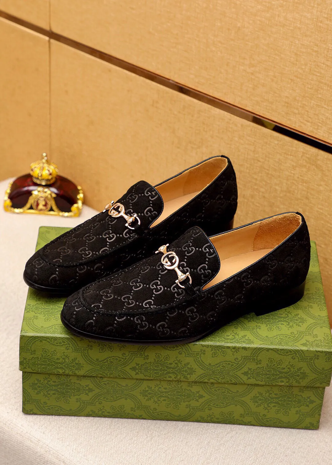 Men's shoes 💰520 💐 Product trademark: GUCCI "Gucci" casual leather shoes Regular size: 39-44 (38.45🉑️customized) Product materials: Selected imported first-layer calfskin embossed upper + luxury hardware buckle, imported water-dyed cow leather lining. Strong three-dimensional visual effect, original combination outsole Color: 3⃣️colors available